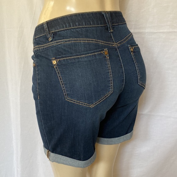 SALE!!! WIT & WISDOM Jeans Tummy Control Size 6 Dark Wash Cuffed Shorts NWOT - Picture 2 of 7